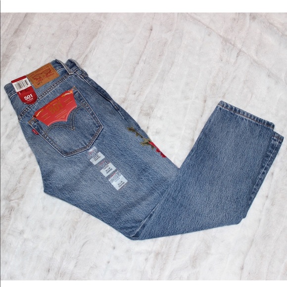 Floral Embroidered Levi’s NWT - Picture 2 of 6